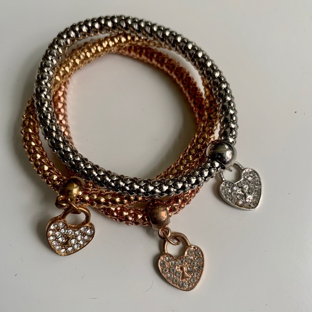 Bracelet set with heart locks